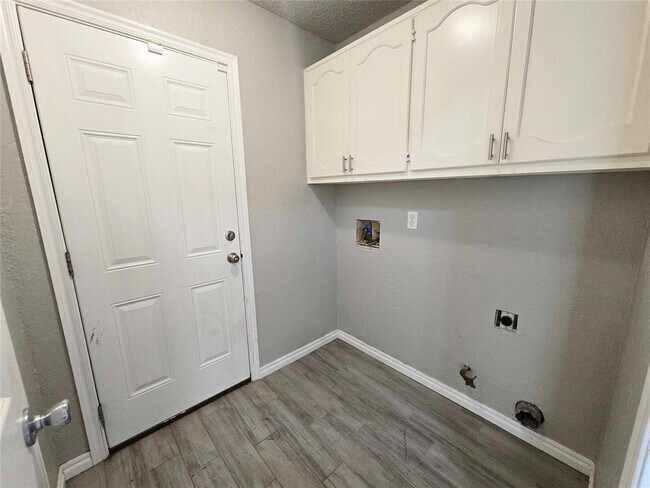 Building Photo - 217 Cypress Dr