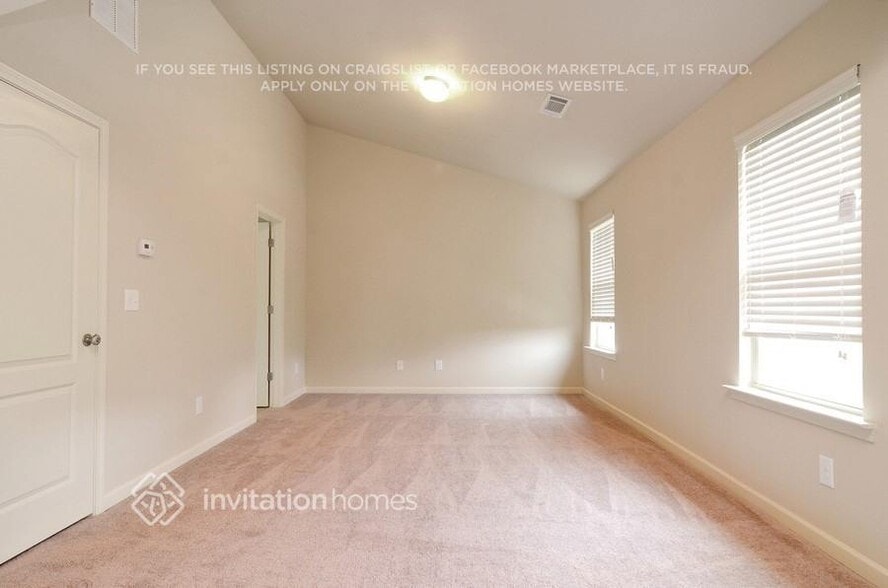 Building Photo - 3650 Brookhollow Dr