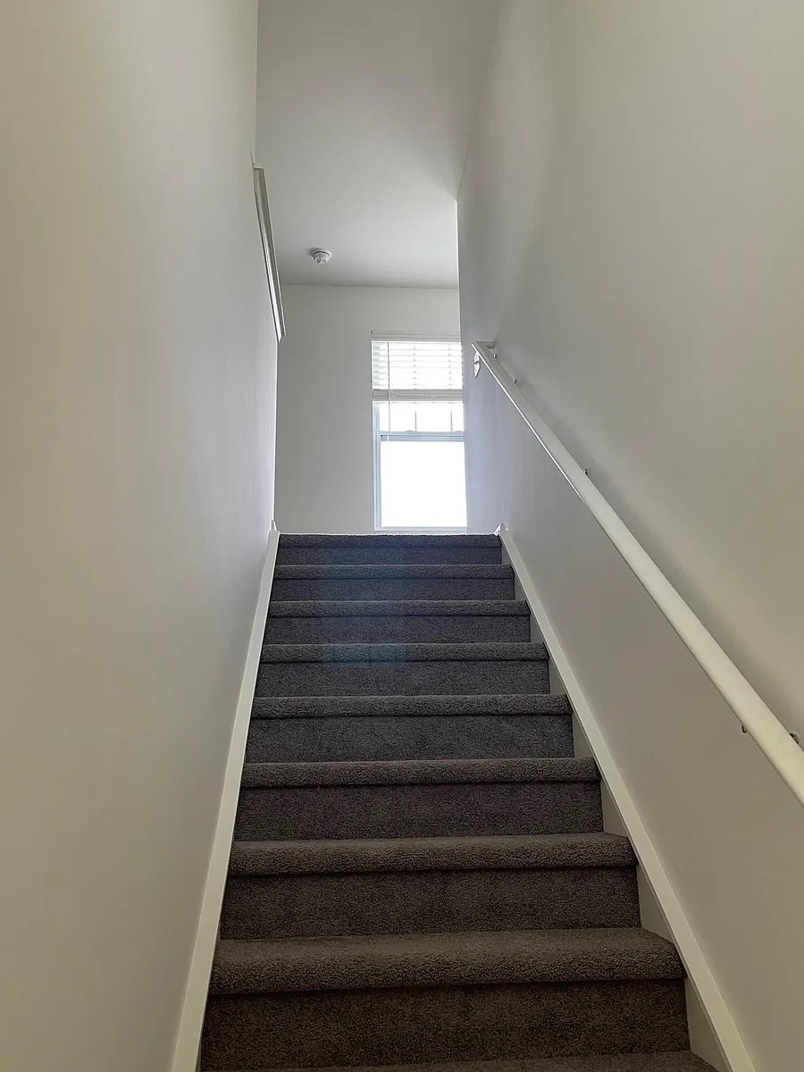 Building Photo - Room in House on Mariners Ct