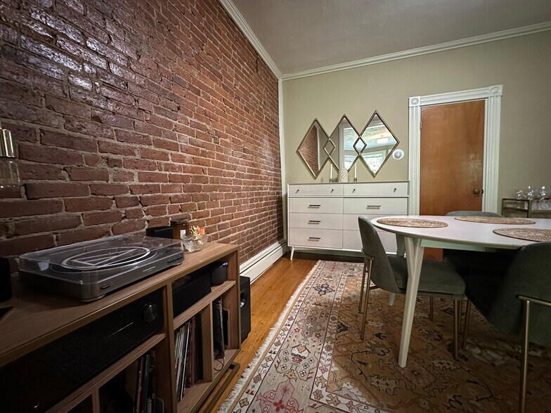 Building Photo - 279 Chestnut Ave