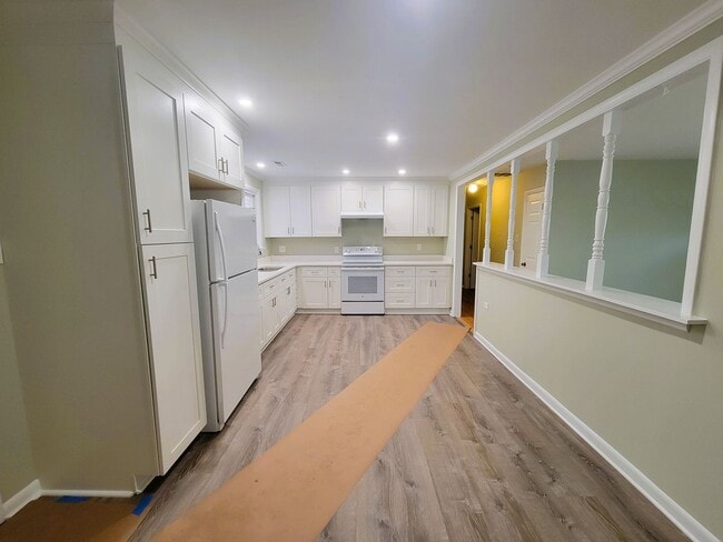 Building Photo - Renovated brick rancher in Southside.