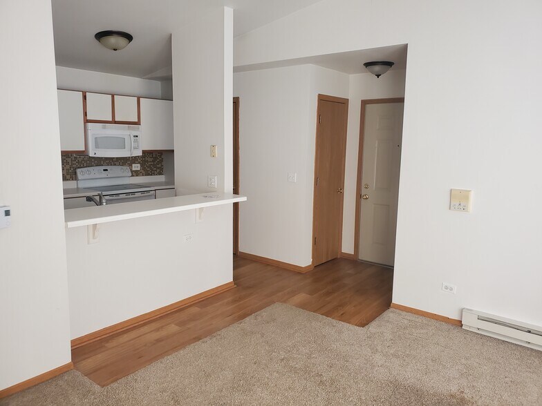 Kitchen/Front Entry Way - 551 Leah Ln