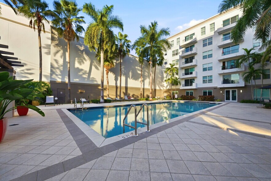 Building Photo - 2421 NE 65th St