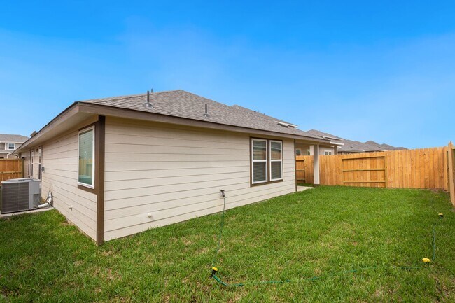 Building Photo - 6915 Lebec Dr