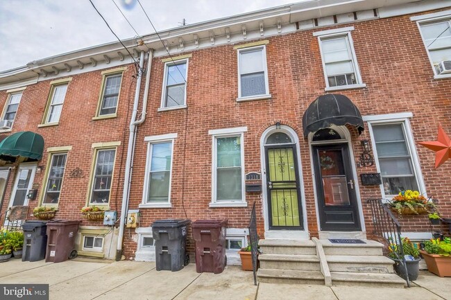 Building Photo - 1318 N Walnut St