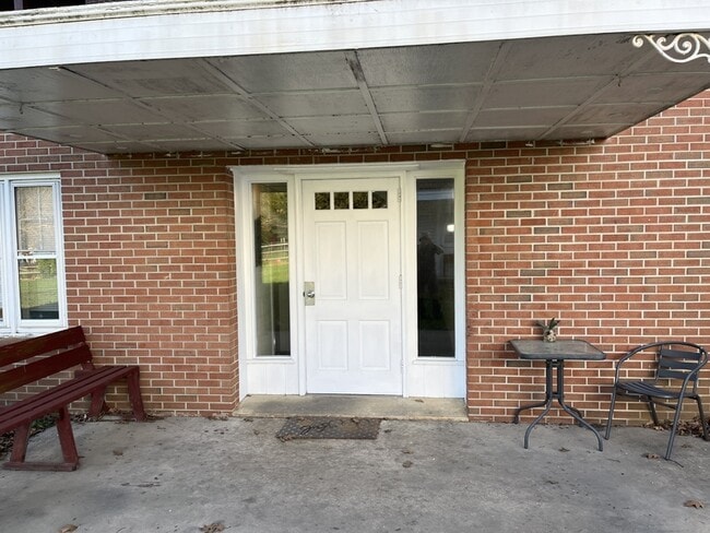 Building Photo - 340 N Prince St