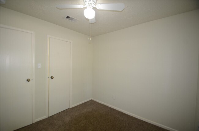 Building Photo - 56 Fallshire Dr