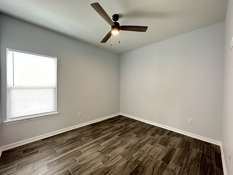 Building Photo - 3924 Las Vistas Ln