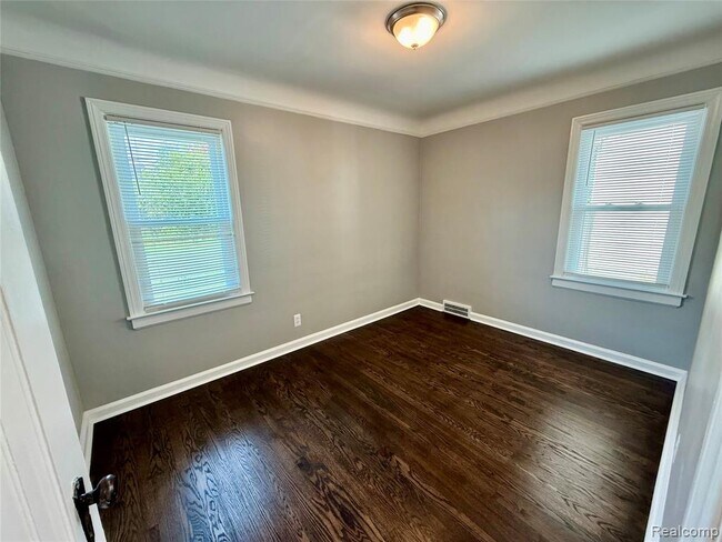 Building Photo - 1010 Larkmoor Blvd