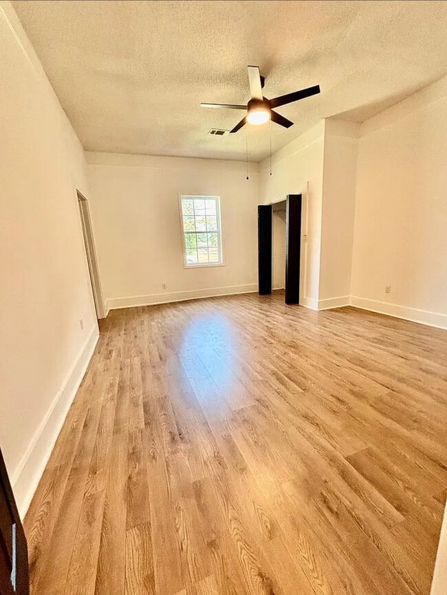 Building Photo - 505 Arnold Ave