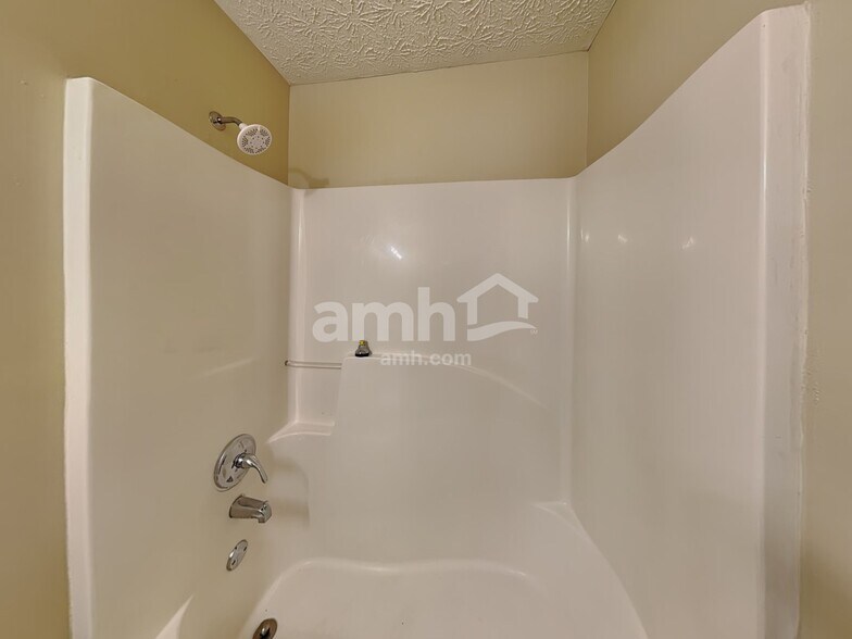 Building Photo - 6932 Silver Bend Pl