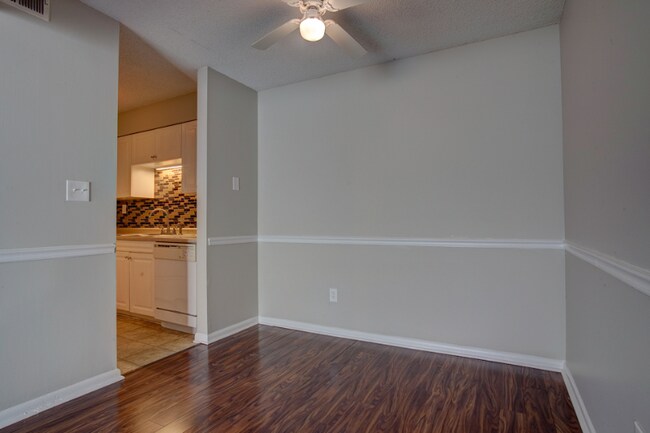 Building Photo - 950 Forestbrook Rd