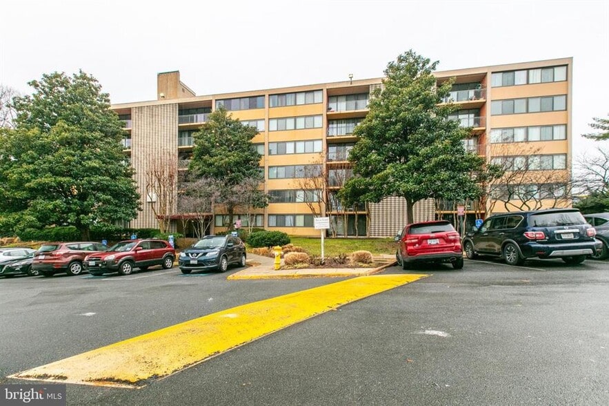 Building Photo - 16 S Van Dorn St