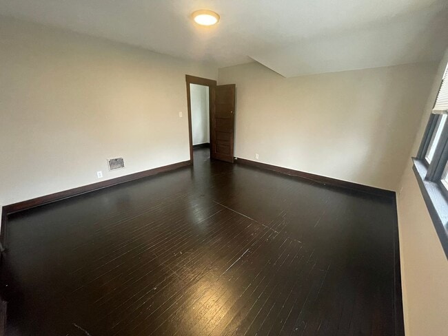 Building Photo - Pet Friendly 2 Bed 1 Bath Single Family Ho...