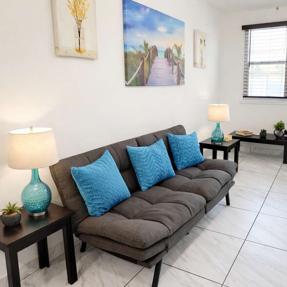 Building Photo - 324 Van Buren St