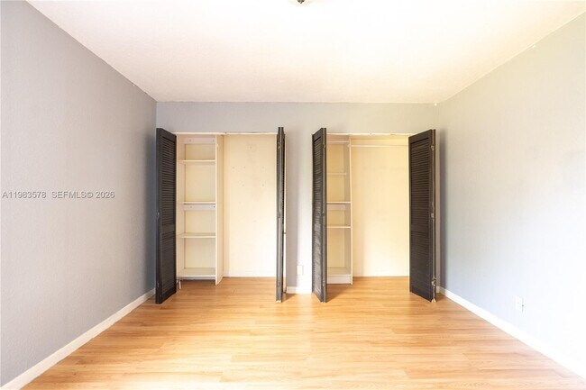 Building Photo - 430 Commodore Dr