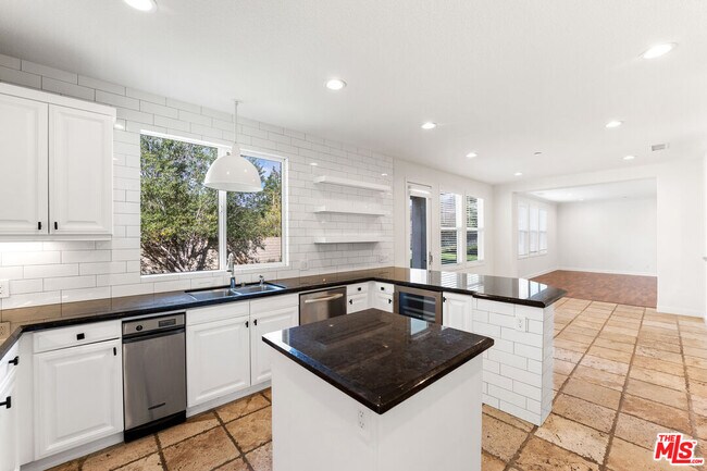 Building Photo - 1952 Hazel Nut Ct