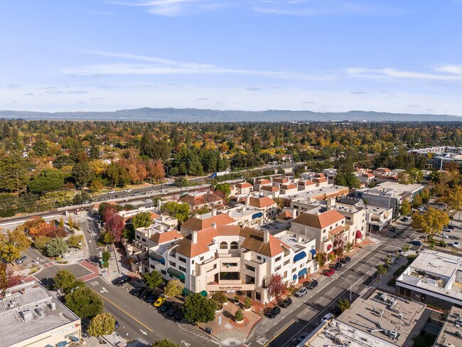 Building Photo - 153 California Ave