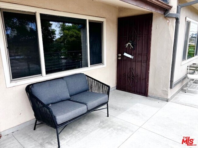 Building Photo - 1336 W 37th Dr