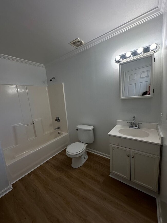 Building Photo - 3 Bedroom 2 Bath in East Tuscaloosa