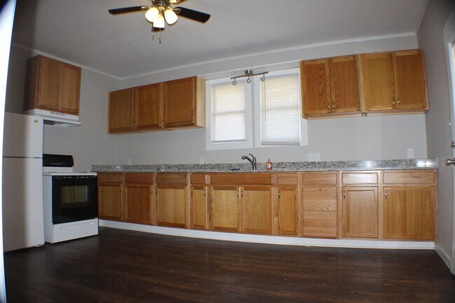 Building Photo - Home for rent!