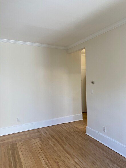 Primary Photo - 21 Fairbanks St