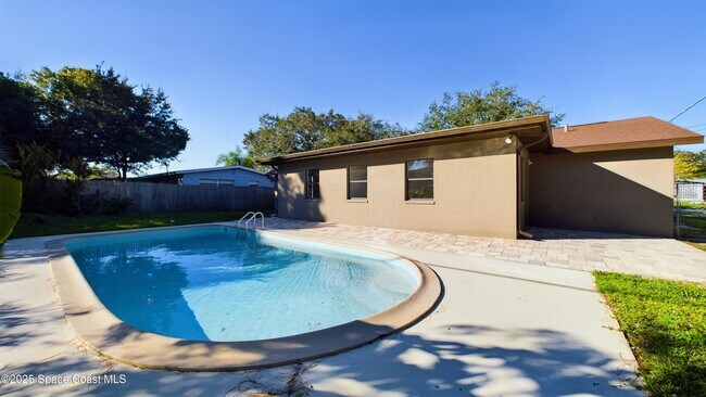 Building Photo - 987 Nicklaus Dr