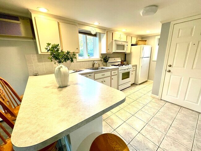 Building Photo - 73 Benefit St