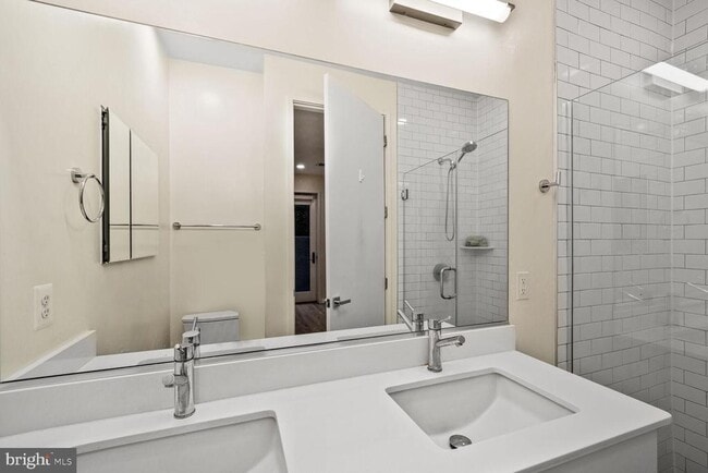 Building Photo - 1112 5th St NW
