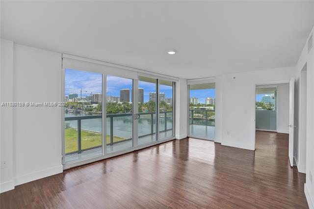 Building Photo - 9261 E Bay Harbor Dr