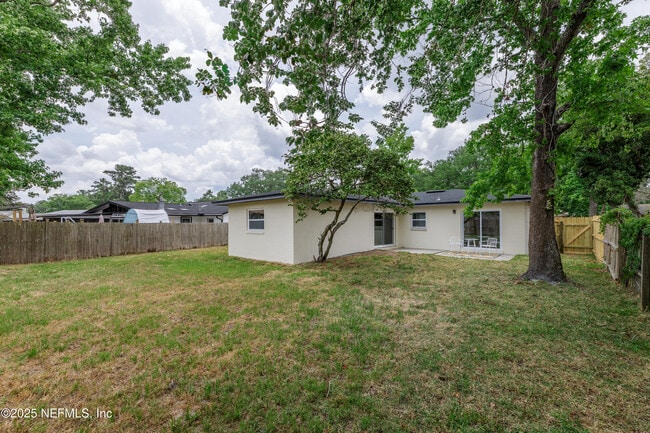 Building Photo - 7869 Jolliet Dr