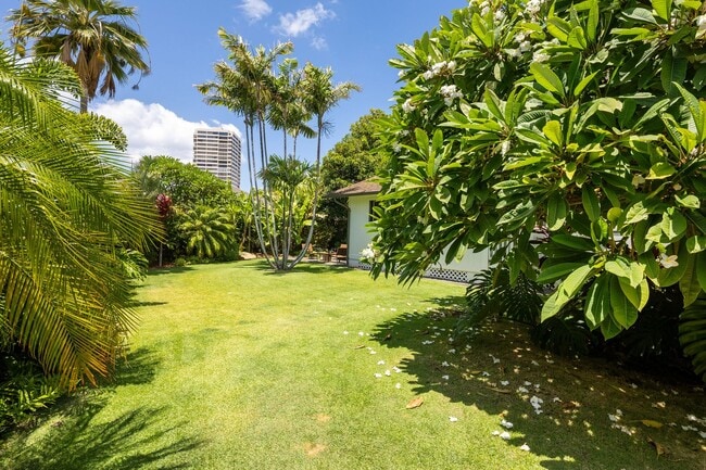 Building Photo - Renovated Kahala Retreat: 3-Bed Home + Stu...