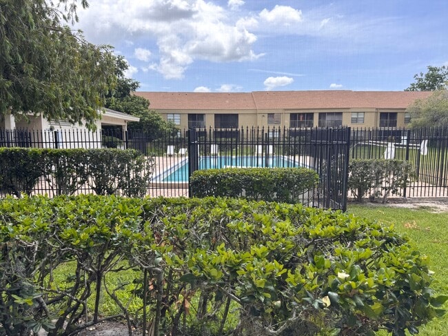 Building Photo - 4989 Puritan Cir