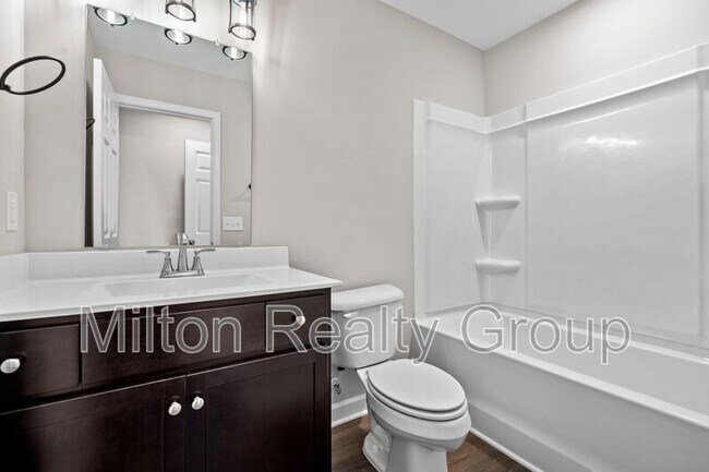 Building Photo - 121 Laura Ln