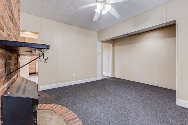 Building Photo - 236 Plymouth St