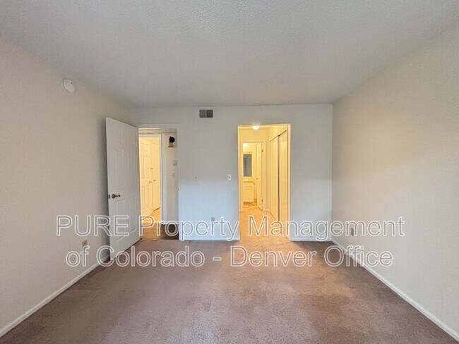 Building Photo - 965 S Miller St