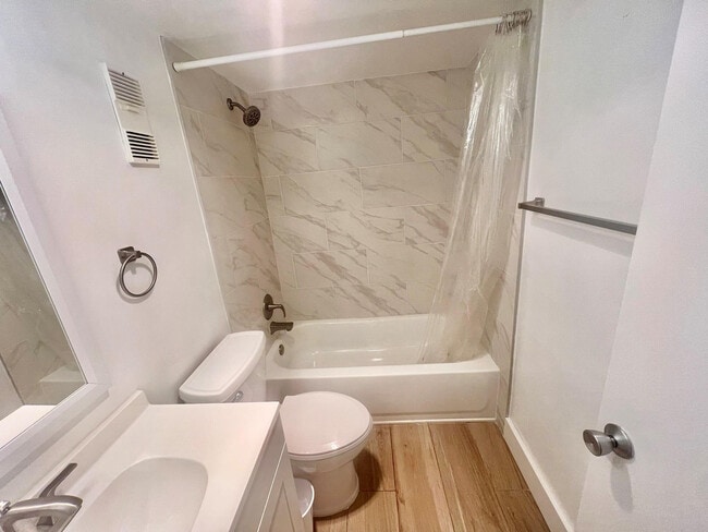 Building Photo - 1831 Sabal Palm Dr