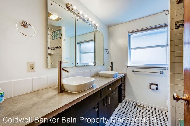 Building Photo - 4 br, 2 bath House - 515 N. 198th Street