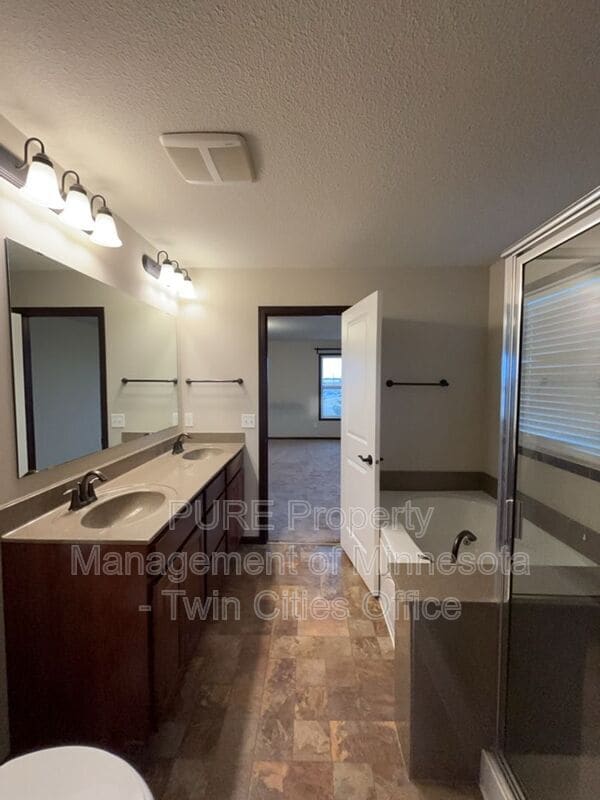 Building Photo - 1704 Basswood Ct