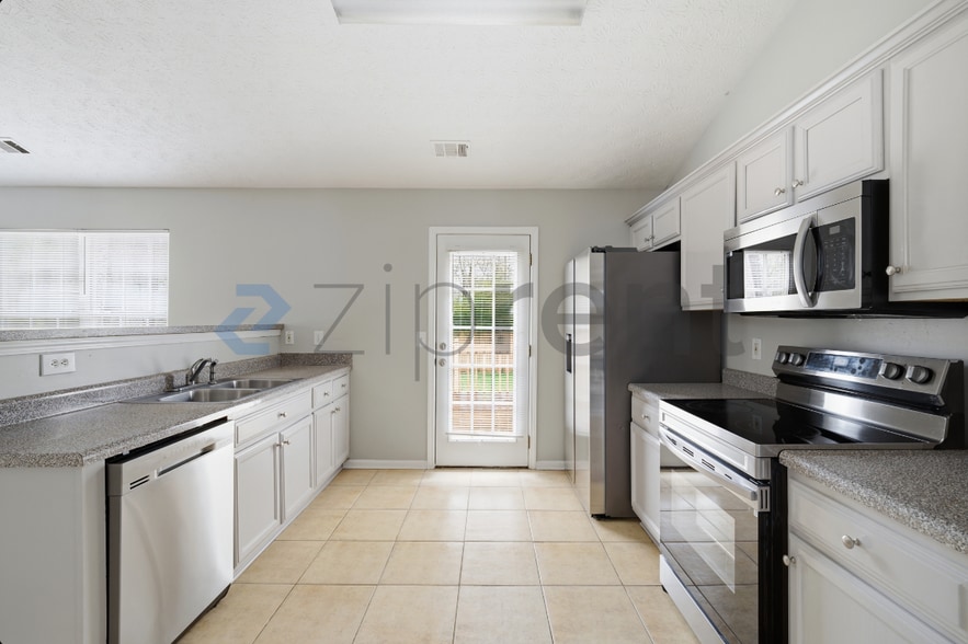 Building Photo - 1512 Buckingham Pl