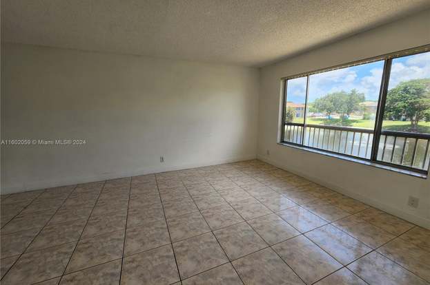 Building Photo - 9962 Twin Lakes Dr