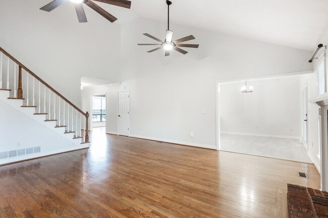 Building Photo - 107 Deer Field Hills