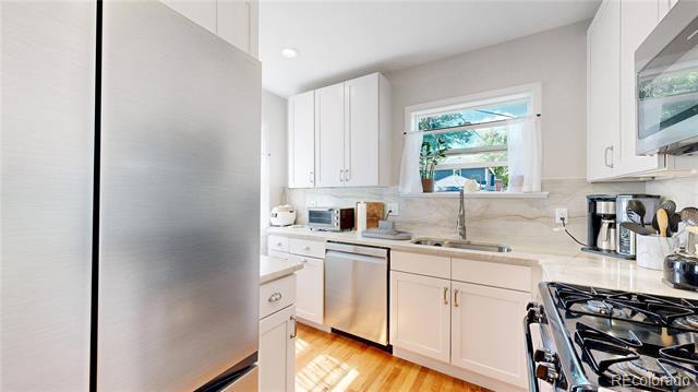 Building Photo - 1325 Dahlia St