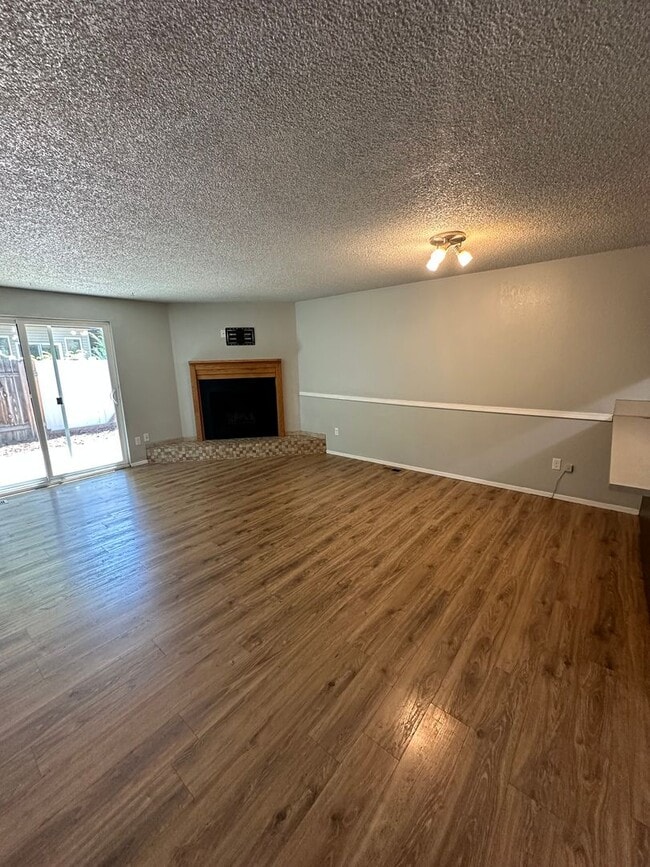 Building Photo - Ready first of June / 3 bedroom 2 bathroom...