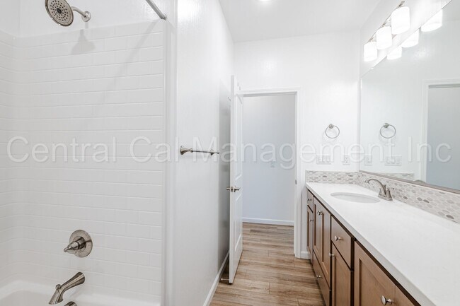 Building Photo - 4 Bedroom/3 Bath Home with Solar in Commun...