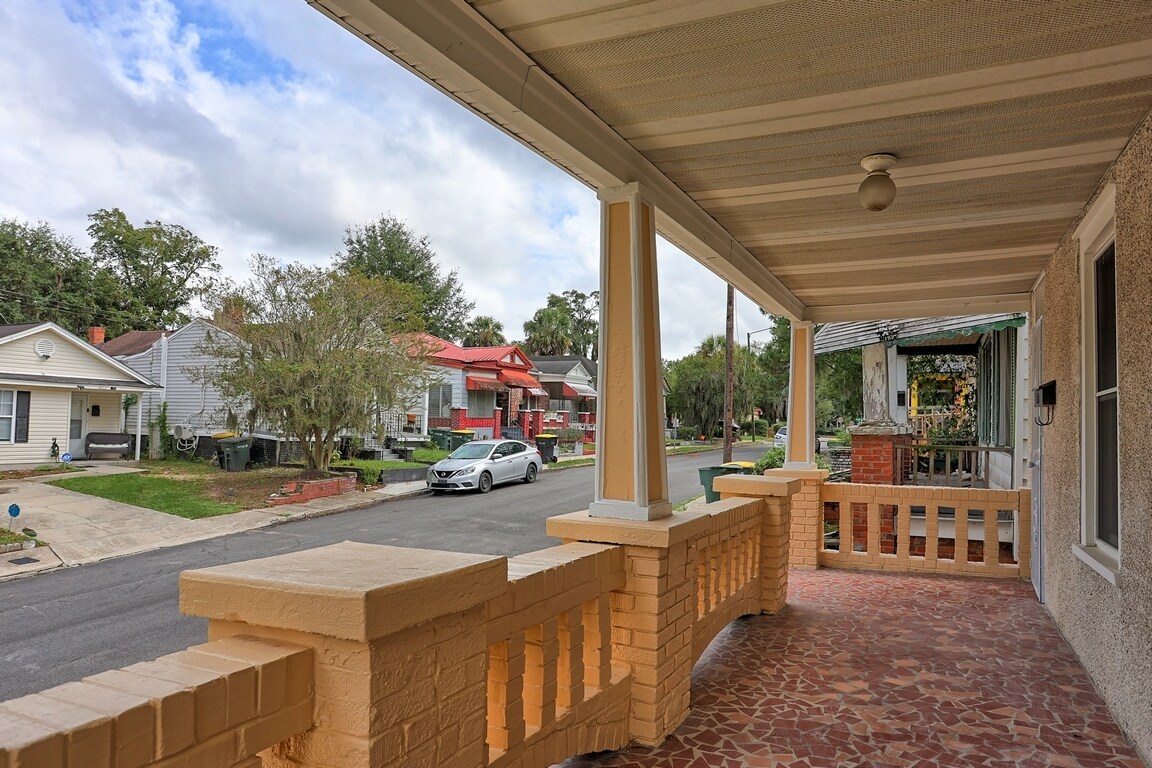 Building Photo - 1023 W 37th St