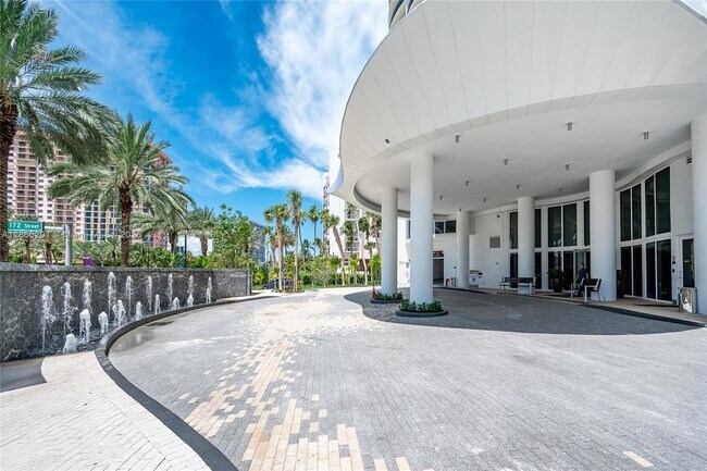Building Photo - 17201 Collins Ave
