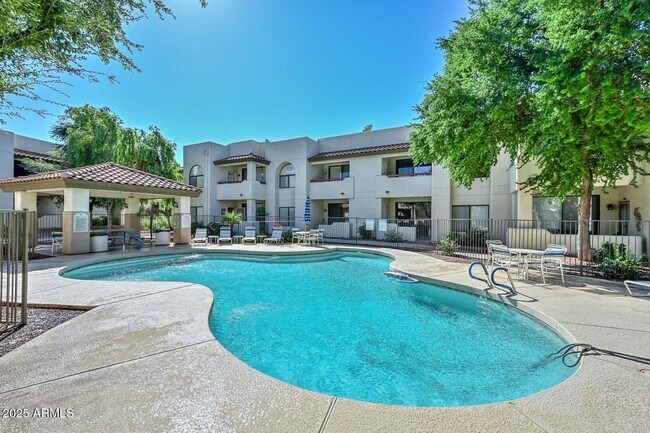 Building Photo - 750 E Northern Ave