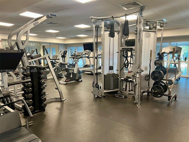 Building Photo - 511 SE 5 Ave