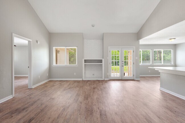 Building Photo - Move in by August 10th and receive a $250 ...